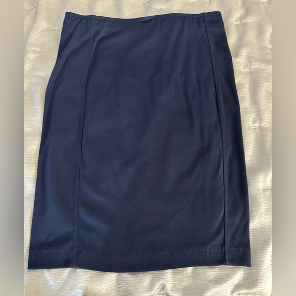 NWOT Sociology Navy Blue Pencil Skirt. Size M. Pintuck piping accent. Flattering - Picture 4 of 4